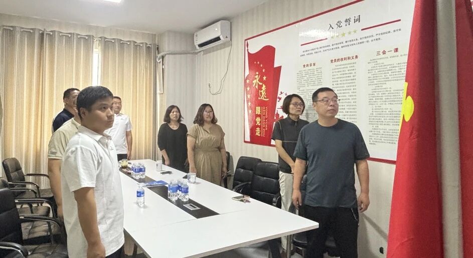 泰润律所组织观看九三阅兵直播：铭记历史，弘扬爱国精神